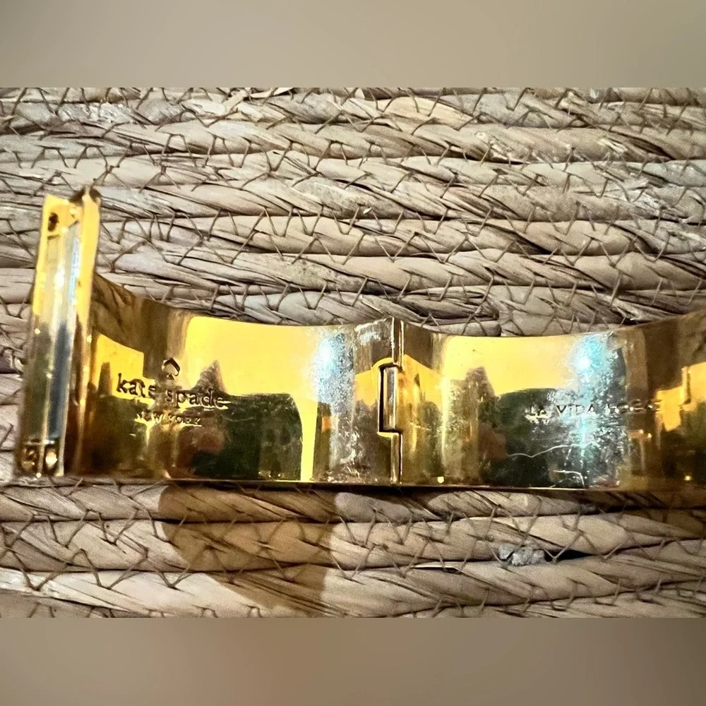 KATE SPADE  "La Vida Loca" Chevron Ziggurat Bracelet  Gold & White/Black - Picture 5 of 9